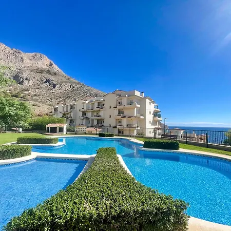 Sunny Coastal Escape *